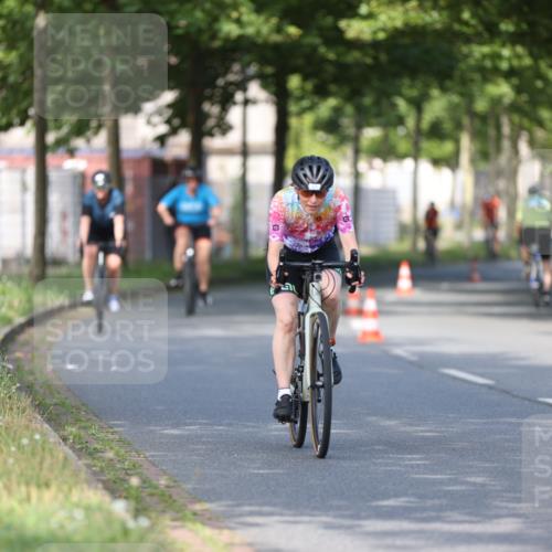 10.08.2025 - GEWOBA Citytriathlon Bremen Yannick Fuchs http://msf.ph/oto/8542163 10.08.2025 10:39:59 Radfahren 55, 57, 61, 77, 79, 91, 143, 227, 398, 496 meine-sportfotos.de