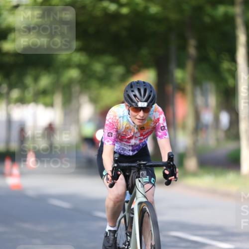 10.08.2025 - GEWOBA Citytriathlon Bremen Yannick Fuchs http://msf.ph/oto/8542168 10.08.2025 10:40:00 Radfahren 55, 57, 61, 77, 79, 91, 143, 197, 227, 398, 496 meine-sportfotos.de
