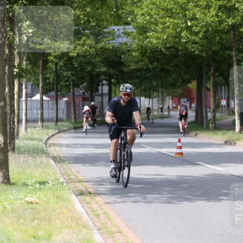 10.08.2025 - GEWOBA Citytriathlon Bremen Yannick Fuchs http://msf.ph/oto/8542170 10.08.2025 12:47:39 Radfahren 566, 587, 590, 654, 732, 745, 753, 801, 884, 916, 943, 951 meine-sportfotos.de
