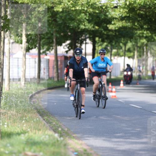 10.08.2025 - GEWOBA Citytriathlon Bremen Yannick Fuchs http://msf.ph/oto/8542180 10.08.2025 10:40:02 Radfahren 55, 57, 61, 77, 79, 91, 143, 197, 227, 398, 496 meine-sportfotos.de