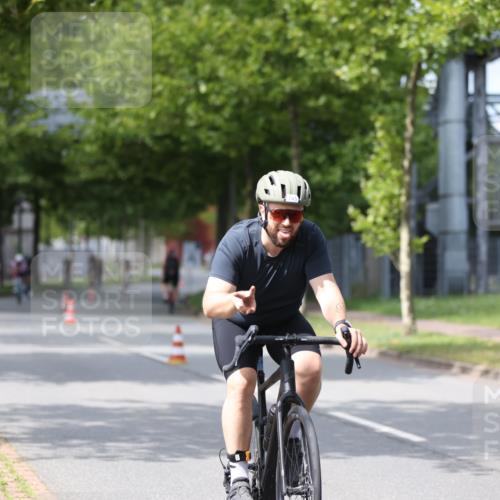10.08.2025 - GEWOBA Citytriathlon Bremen Yannick Fuchs http://msf.ph/oto/8542182 10.08.2025 12:47:40 Radfahren 566, 587, 590, 654, 745, 753, 801, 884, 916, 943, 951 meine-sportfotos.de