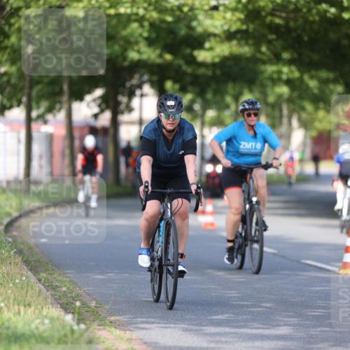 10.08.2025 - GEWOBA Citytriathlon Bremen Yannick Fuchs http://msf.ph/oto/8542187 10.08.2025 10:40:03 Radfahren 55, 57, 61, 77, 79, 91, 143, 197, 227, 398, 496 meine-sportfotos.de
