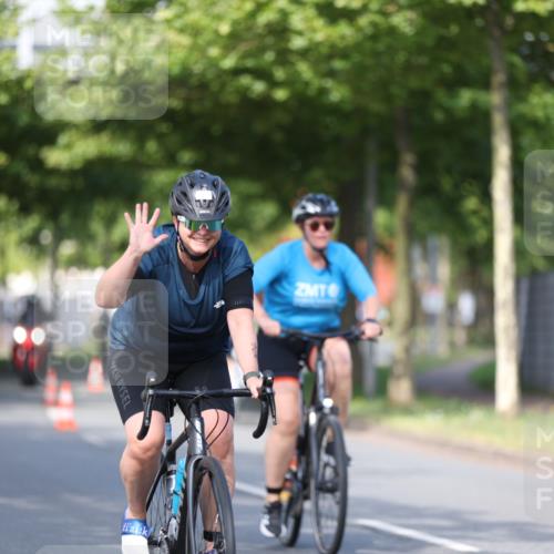 10.08.2025 - GEWOBA Citytriathlon Bremen Yannick Fuchs http://msf.ph/oto/8542194 10.08.2025 10:40:04 Radfahren 55, 57, 61, 77, 79, 91, 135, 143, 197, 227, 398, 496 meine-sportfotos.de