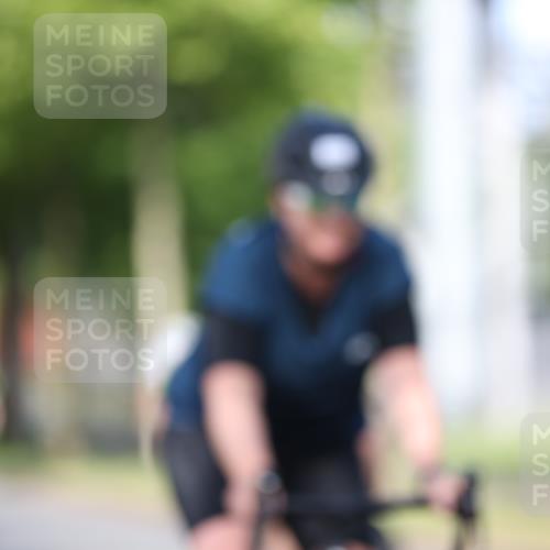 10.08.2025 - GEWOBA Citytriathlon Bremen Yannick Fuchs http://msf.ph/oto/8542203 10.08.2025 10:40:05 Radfahren 55, 57, 61, 77, 79, 91, 135, 197, 227, 398, 496 meine-sportfotos.de