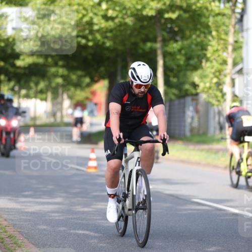 10.08.2025 - GEWOBA Citytriathlon Bremen Yannick Fuchs http://msf.ph/oto/8542216 10.08.2025 10:40:07 Radfahren 11, 55, 57, 61, 77, 79, 91, 135, 197, 227, 398, 496 meine-sportfotos.de