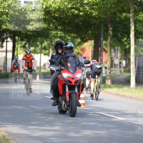 10.08.2025 - GEWOBA Citytriathlon Bremen Yannick Fuchs http://msf.ph/oto/8542224 10.08.2025 10:40:08 Radfahren 11, 55, 57, 61, 77, 79, 91, 135, 197, 227, 398, 496 meine-sportfotos.de
