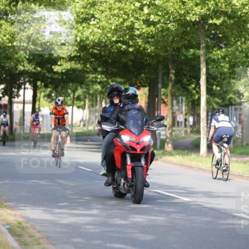 10.08.2025 - GEWOBA Citytriathlon Bremen Yannick Fuchs http://msf.ph/oto/8542227 10.08.2025 10:40:09 Radfahren 11, 47, 55, 57, 61, 79, 91, 135, 197, 227, 398, 496 meine-sportfotos.de