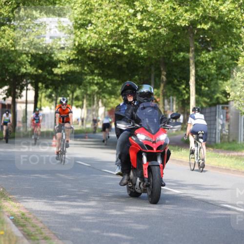 10.08.2025 - GEWOBA Citytriathlon Bremen Yannick Fuchs http://msf.ph/oto/8542232 10.08.2025 10:40:09 Radfahren 11, 47, 55, 57, 61, 79, 91, 135, 197, 227, 398, 496 meine-sportfotos.de