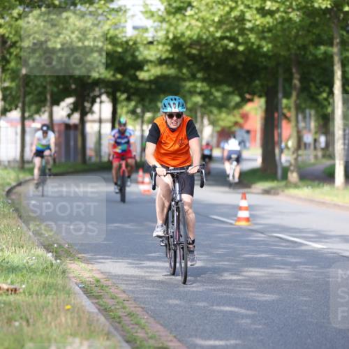 10.08.2025 - GEWOBA Citytriathlon Bremen Yannick Fuchs http://msf.ph/oto/8542253 10.08.2025 10:40:11 Radfahren 1, 11, 47, 55, 57, 61, 79, 91, 135, 197, 227, 398 meine-sportfotos.de