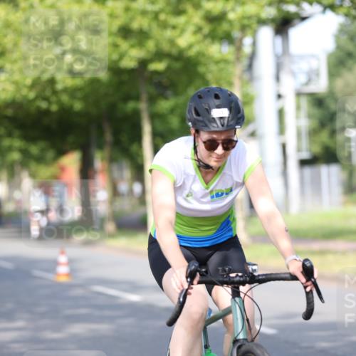 10.08.2025 - GEWOBA Citytriathlon Bremen Yannick Fuchs http://msf.ph/oto/8542284 10.08.2025 10:40:16 Radfahren 1, 11, 39, 47, 61, 65, 79, 91, 125, 135, 197, 227, 229 meine-sportfotos.de