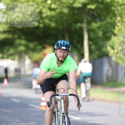 10.08.2025 - GEWOBA Citytriathlon Bremen Yannick Fuchs http://msf.ph/oto/8542295 10.08.2025 10:40:20 Radfahren 1, 11, 39, 47, 61, 65, 125, 135, 197, 227, 229 meine-sportfotos.de