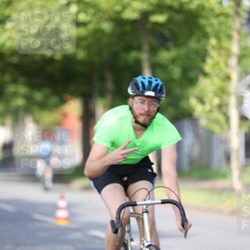 10.08.2025 - GEWOBA Citytriathlon Bremen Yannick Fuchs http://msf.ph/oto/8542298 10.08.2025 10:40:20 Radfahren 1, 11, 39, 47, 61, 65, 125, 135, 197, 227, 229 meine-sportfotos.de
