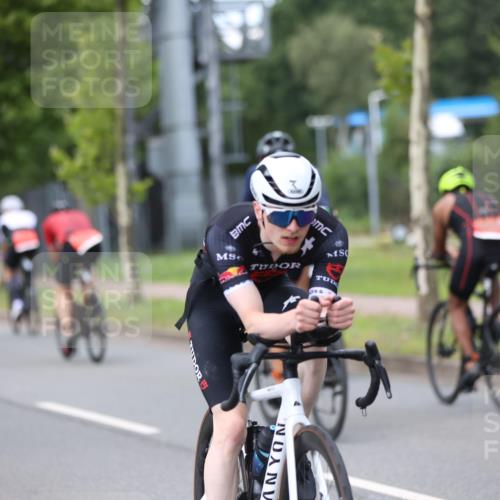10.08.2025 - GEWOBA Citytriathlon Bremen Yannick Fuchs http://msf.ph/oto/8542301 10.08.2025 12:47:50 Radfahren 566, 587, 590, 679, 745, 767, 801, 884, 916, 941, 943, 951 meine-sportfotos.de