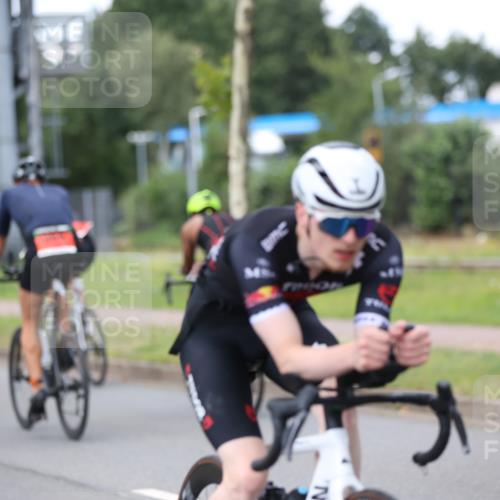 10.08.2025 - GEWOBA Citytriathlon Bremen Yannick Fuchs http://msf.ph/oto/8542304 10.08.2025 12:47:50 Radfahren 566, 587, 590, 679, 745, 767, 801, 884, 916, 941, 943, 951 meine-sportfotos.de