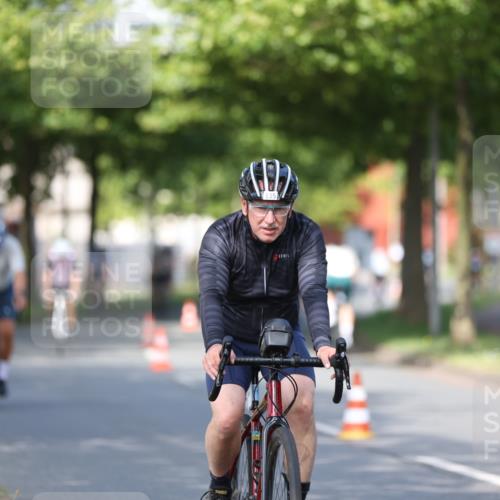 10.08.2025 - GEWOBA Citytriathlon Bremen Yannick Fuchs http://msf.ph/oto/8542308 10.08.2025 10:40:22 Radfahren 1, 11, 39, 47, 61, 65, 125, 135, 197, 229 meine-sportfotos.de