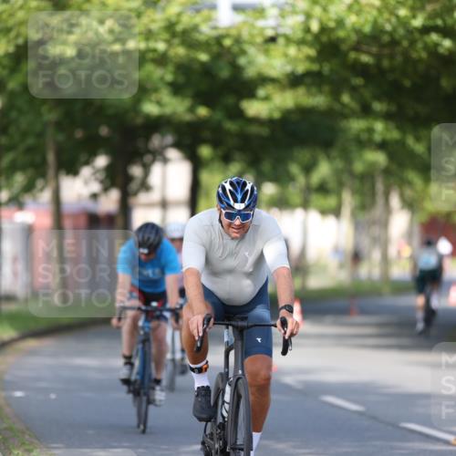 10.08.2025 - GEWOBA Citytriathlon Bremen Yannick Fuchs http://msf.ph/oto/8542322 10.08.2025 10:40:23 Radfahren 1, 11, 39, 47, 61, 65, 125, 135, 197, 229 meine-sportfotos.de