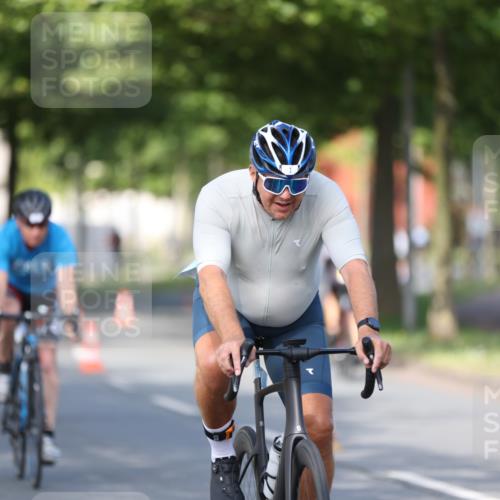 10.08.2025 - GEWOBA Citytriathlon Bremen Yannick Fuchs http://msf.ph/oto/8542325 10.08.2025 10:40:24 Radfahren 1, 11, 39, 47, 65, 125, 135, 197, 229 meine-sportfotos.de