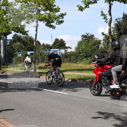 10.08.2025 - GEWOBA Citytriathlon Bremen Yannick Fuchs http://msf.ph/oto/8542355 10.08.2025 14:31:57 Radfahren 376, 411, 459, 496, 520 meine-sportfotos.de