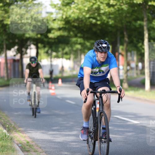 10.08.2025 - GEWOBA Citytriathlon Bremen Yannick Fuchs http://msf.ph/oto/8542374 10.08.2025 10:40:30 Radfahren 1, 11, 23, 39, 47, 65, 125, 229, 368, 505 meine-sportfotos.de