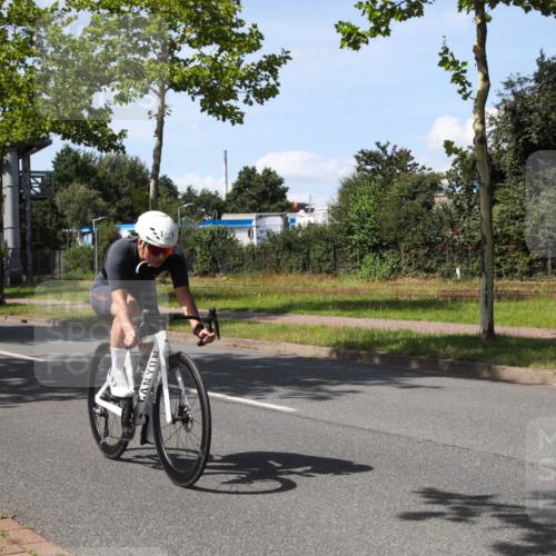 10.08.2025 - GEWOBA Citytriathlon Bremen Yannick Fuchs http://msf.ph/oto/8542375 10.08.2025 14:32:07 Radfahren 104, 113, 344, 355, 359, 362, 366, 376, 411, 433, 463, 496, 508 meine-sportfotos.de