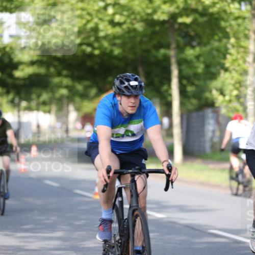 10.08.2025 - GEWOBA Citytriathlon Bremen Yannick Fuchs http://msf.ph/oto/8542376 10.08.2025 10:40:30 Radfahren 1, 11, 23, 39, 47, 65, 125, 229, 368, 505 meine-sportfotos.de