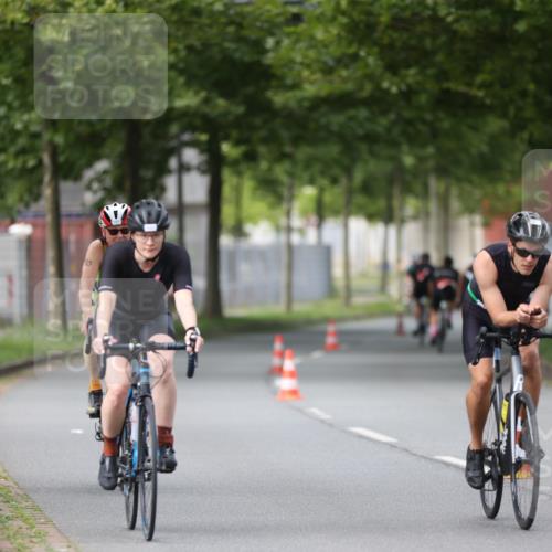 10.08.2025 - GEWOBA Citytriathlon Bremen Yannick Fuchs http://msf.ph/oto/8542377 10.08.2025 12:48:00 Radfahren 587, 590, 656, 679, 767, 884, 916, 927, 941, 943 meine-sportfotos.de