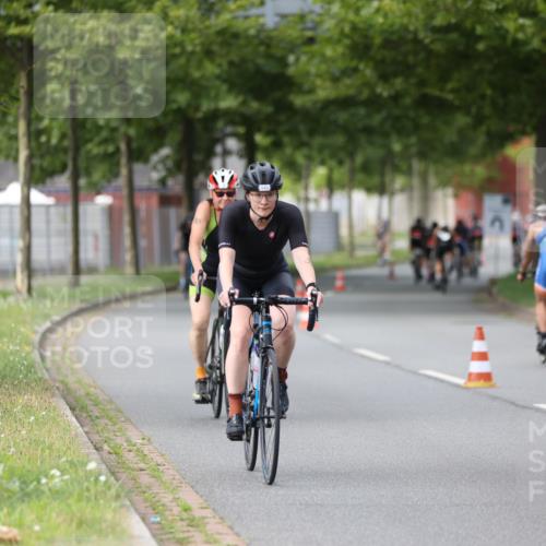 10.08.2025 - GEWOBA Citytriathlon Bremen Yannick Fuchs http://msf.ph/oto/8542380 10.08.2025 12:48:01 Radfahren 587, 590, 656, 679, 699, 767, 884, 916, 927, 941, 943 meine-sportfotos.de