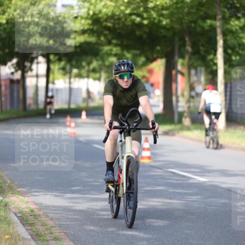 10.08.2025 - GEWOBA Citytriathlon Bremen Yannick Fuchs http://msf.ph/oto/8542381 10.08.2025 10:40:31 Radfahren 1, 11, 23, 39, 47, 65, 125, 229, 368, 505 meine-sportfotos.de