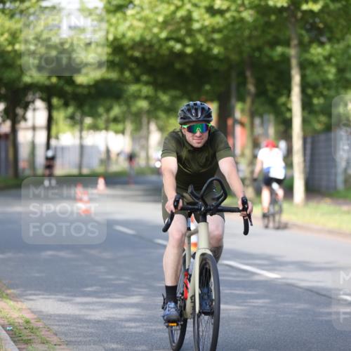 10.08.2025 - GEWOBA Citytriathlon Bremen Yannick Fuchs http://msf.ph/oto/8542383 10.08.2025 10:40:32 Radfahren 1, 23, 39, 47, 65, 125, 229, 368, 505 meine-sportfotos.de