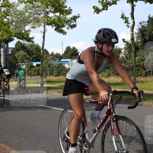 10.08.2025 - GEWOBA Citytriathlon Bremen Yannick Fuchs http://msf.ph/oto/8542389 10.08.2025 14:32:13 Radfahren 104, 105, 113, 299, 344, 355, 359, 362, 366, 370, 376, 411, 433, 463, 489, 496, 508 meine-sportfotos.de