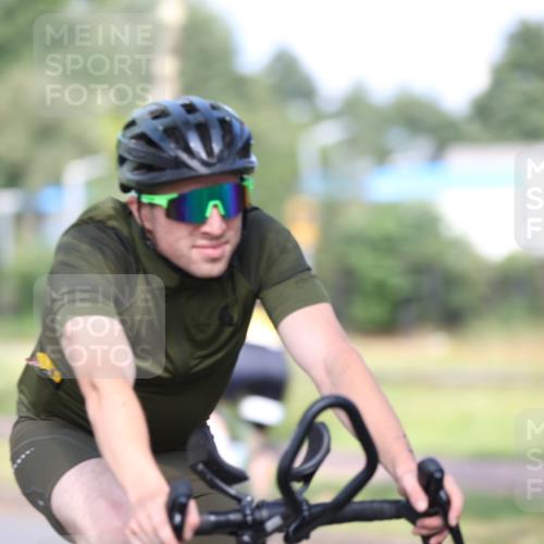 10.08.2025 - GEWOBA Citytriathlon Bremen Yannick Fuchs http://msf.ph/oto/8542390 10.08.2025 10:40:32 Radfahren 1, 23, 39, 47, 65, 125, 229, 368, 505 meine-sportfotos.de