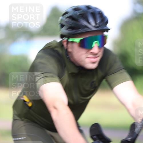 10.08.2025 - GEWOBA Citytriathlon Bremen Yannick Fuchs http://msf.ph/oto/8542393 10.08.2025 10:40:33 Radfahren 1, 23, 39, 47, 65, 125, 229, 368, 505 meine-sportfotos.de