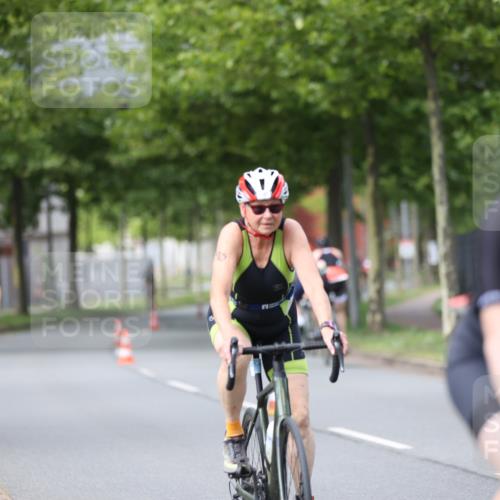 10.08.2025 - GEWOBA Citytriathlon Bremen Yannick Fuchs http://msf.ph/oto/8542397 10.08.2025 12:48:02 Radfahren 587, 656, 679, 699, 767, 884, 916, 927, 941, 943 meine-sportfotos.de