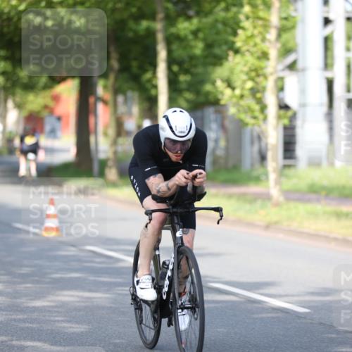 10.08.2025 - GEWOBA Citytriathlon Bremen Yannick Fuchs http://msf.ph/oto/8542399 10.08.2025 10:40:37 Radfahren 23, 39, 65, 67, 125, 141, 229, 368, 505 meine-sportfotos.de