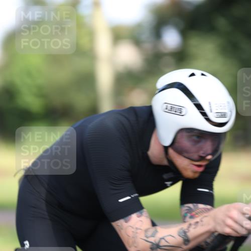10.08.2025 - GEWOBA Citytriathlon Bremen Yannick Fuchs http://msf.ph/oto/8542407 10.08.2025 10:40:38 Radfahren 23, 39, 65, 67, 125, 141, 229, 368, 505 meine-sportfotos.de