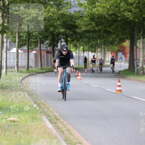 10.08.2025 - GEWOBA Citytriathlon Bremen Yannick Fuchs http://msf.ph/oto/8542420 10.08.2025 12:48:05 Radfahren 656, 679, 699, 767, 927, 941 meine-sportfotos.de