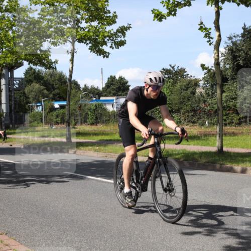 10.08.2025 - GEWOBA Citytriathlon Bremen Yannick Fuchs http://msf.ph/oto/8542421 10.08.2025 14:32:21 Radfahren 104, 105, 113, 284, 299, 344, 355, 359, 362, 366, 370, 376, 393, 433, 463, 489, 508 meine-sportfotos.de