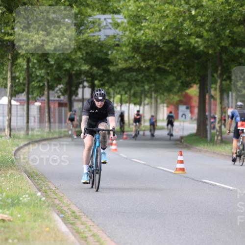 10.08.2025 - GEWOBA Citytriathlon Bremen Yannick Fuchs http://msf.ph/oto/8542423 10.08.2025 12:48:06 Radfahren 656, 679, 699, 767, 927, 941 meine-sportfotos.de