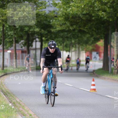 10.08.2025 - GEWOBA Citytriathlon Bremen Yannick Fuchs http://msf.ph/oto/8542427 10.08.2025 12:48:06 Radfahren 656, 679, 699, 767, 927, 941 meine-sportfotos.de