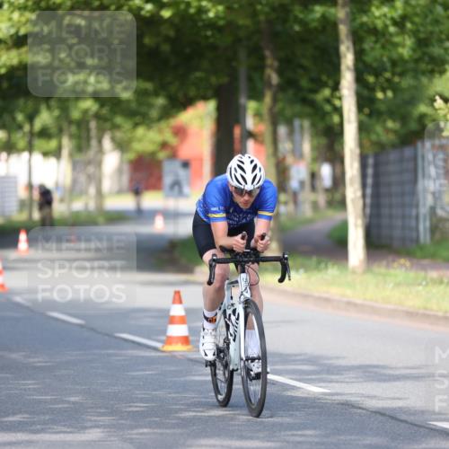 10.08.2025 - GEWOBA Citytriathlon Bremen Yannick Fuchs http://msf.ph/oto/8542436 10.08.2025 10:40:47 Radfahren 23, 67, 73, 141, 368, 431, 505 meine-sportfotos.de