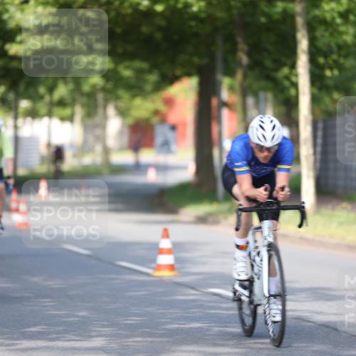 10.08.2025 - GEWOBA Citytriathlon Bremen Yannick Fuchs http://msf.ph/oto/8542439 10.08.2025 10:40:47 Radfahren 23, 67, 73, 141, 368, 431, 505 meine-sportfotos.de