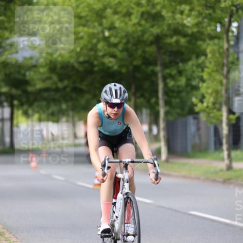 10.08.2025 - GEWOBA Citytriathlon Bremen Yannick Fuchs http://msf.ph/oto/8542447 10.08.2025 12:48:11 Radfahren 656, 699, 767, 927, 941 meine-sportfotos.de