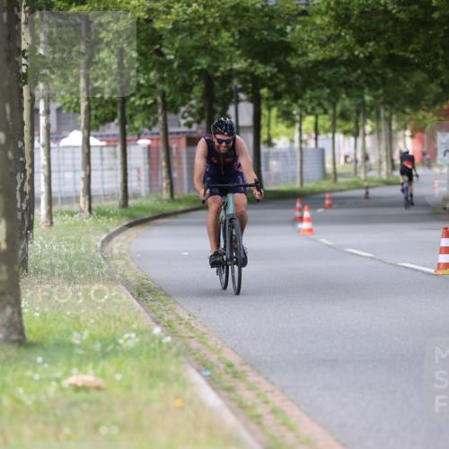 10.08.2025 - GEWOBA Citytriathlon Bremen Yannick Fuchs http://msf.ph/oto/8542456 10.08.2025 12:48:13 Radfahren 656, 699, 767, 927, 941 meine-sportfotos.de
