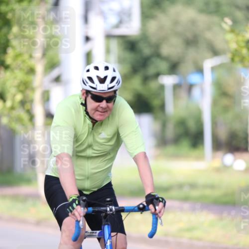 10.08.2025 - GEWOBA Citytriathlon Bremen Yannick Fuchs http://msf.ph/oto/8542458 10.08.2025 10:40:50 Radfahren 23, 67, 73, 139, 141, 237, 368, 431, 505 meine-sportfotos.de