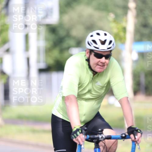 10.08.2025 - GEWOBA Citytriathlon Bremen Yannick Fuchs http://msf.ph/oto/8542462 10.08.2025 10:40:50 Radfahren 23, 67, 73, 139, 141, 237, 368, 431, 505 meine-sportfotos.de