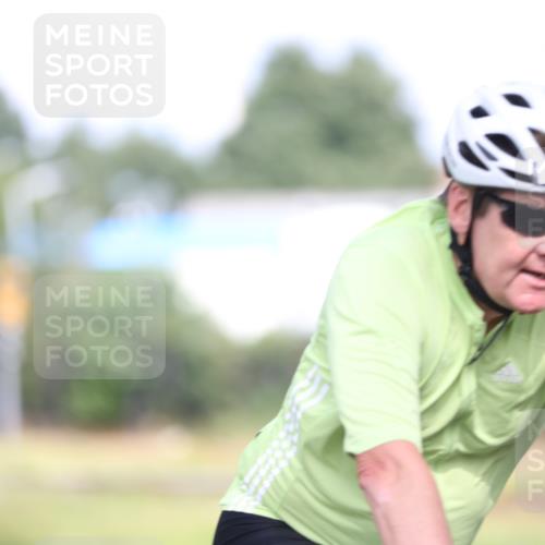 10.08.2025 - GEWOBA Citytriathlon Bremen Yannick Fuchs http://msf.ph/oto/8542467 10.08.2025 10:40:50 Radfahren 23, 67, 73, 139, 141, 237, 368, 431, 505 meine-sportfotos.de