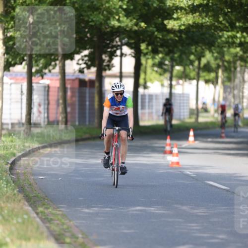10.08.2025 - GEWOBA Citytriathlon Bremen Yannick Fuchs http://msf.ph/oto/8542488 10.08.2025 10:40:54 Radfahren 37, 67, 73, 139, 141, 153, 237, 431, 505 meine-sportfotos.de