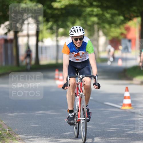 10.08.2025 - GEWOBA Citytriathlon Bremen Yannick Fuchs http://msf.ph/oto/8542490 10.08.2025 10:40:56 Radfahren 37, 67, 73, 139, 141, 153, 203, 237, 369, 431 meine-sportfotos.de
