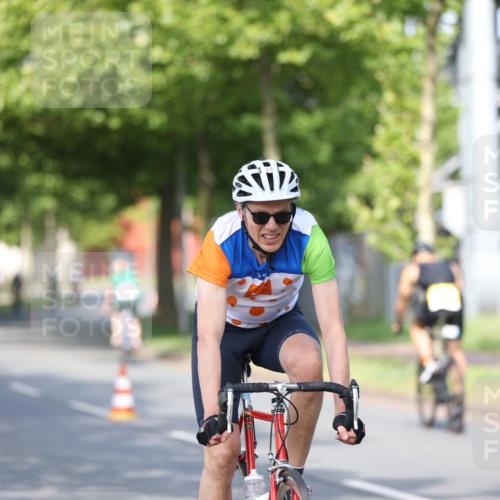 10.08.2025 - GEWOBA Citytriathlon Bremen Yannick Fuchs http://msf.ph/oto/8542501 10.08.2025 10:40:57 Radfahren 37, 67, 73, 139, 141, 153, 203, 237, 369, 431 meine-sportfotos.de