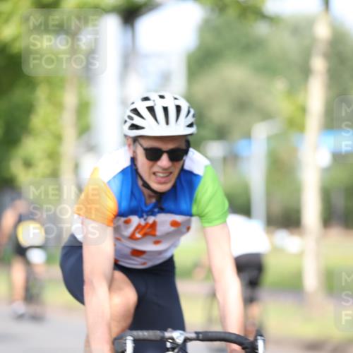 10.08.2025 - GEWOBA Citytriathlon Bremen Yannick Fuchs http://msf.ph/oto/8542506 10.08.2025 10:40:57 Radfahren 37, 67, 73, 139, 141, 153, 203, 237, 369, 431 meine-sportfotos.de